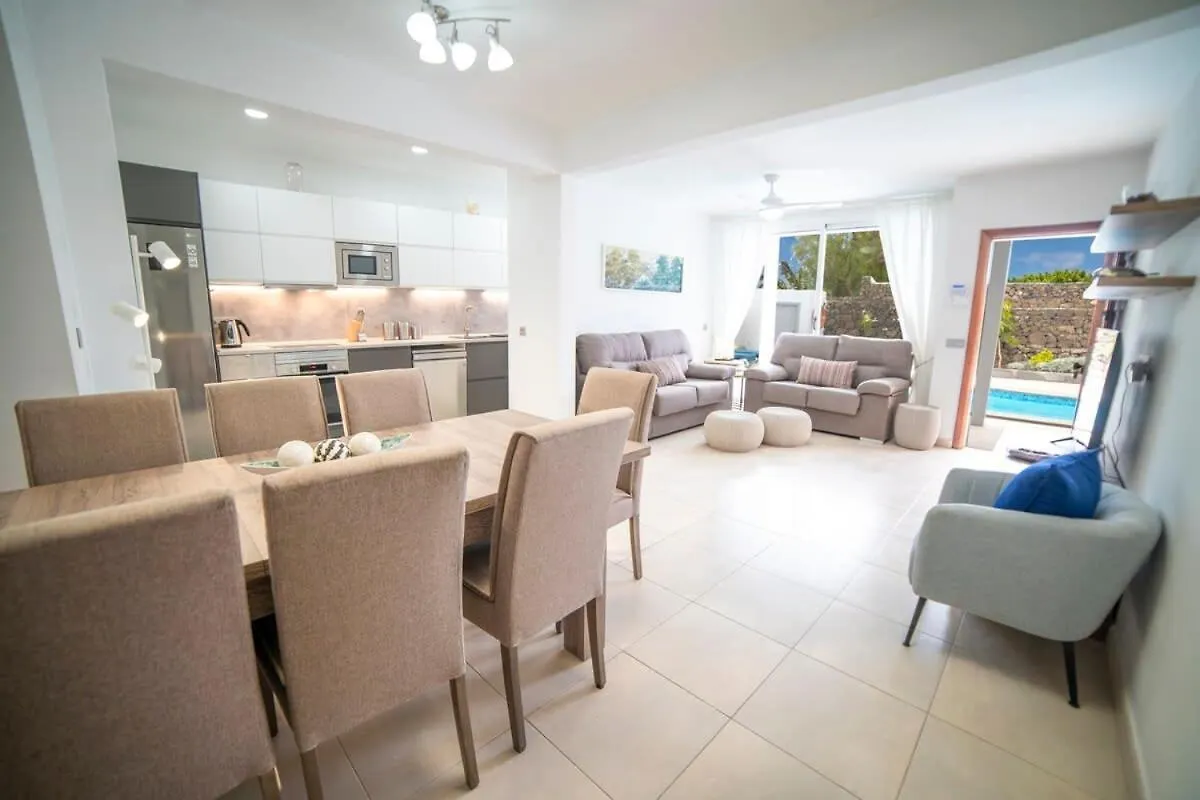 Villa Whitney Puerto del Carmen  0*, Puerto del Carmen (Lanzarote) Hiszpania